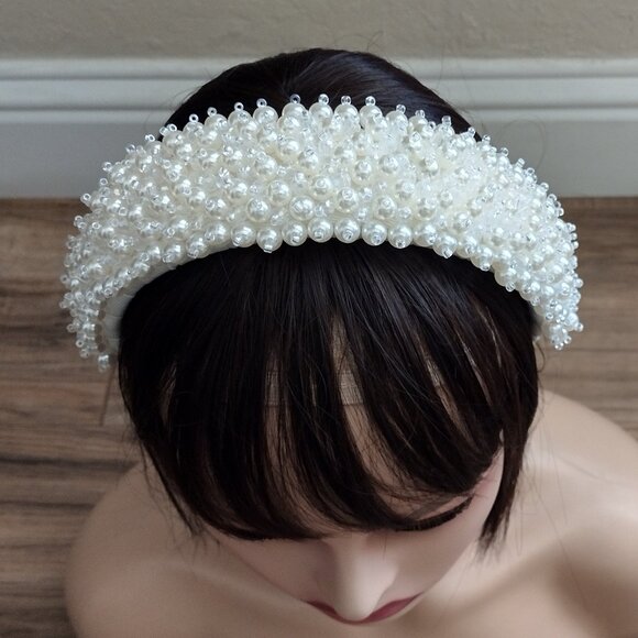 Accessories - Artisan Glow: Headband with Acrylic Pearls and Crystals" beige.